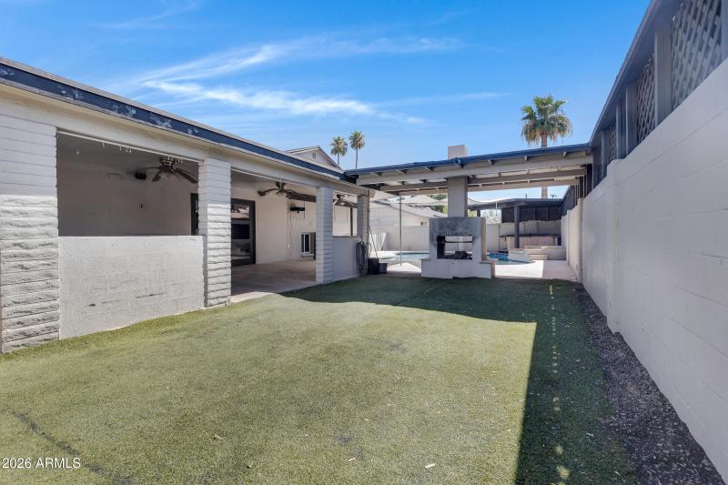 1627 E Fremont Dr-36