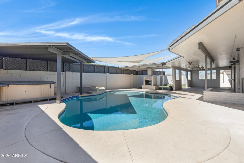 1627 E Fremont Dr-37