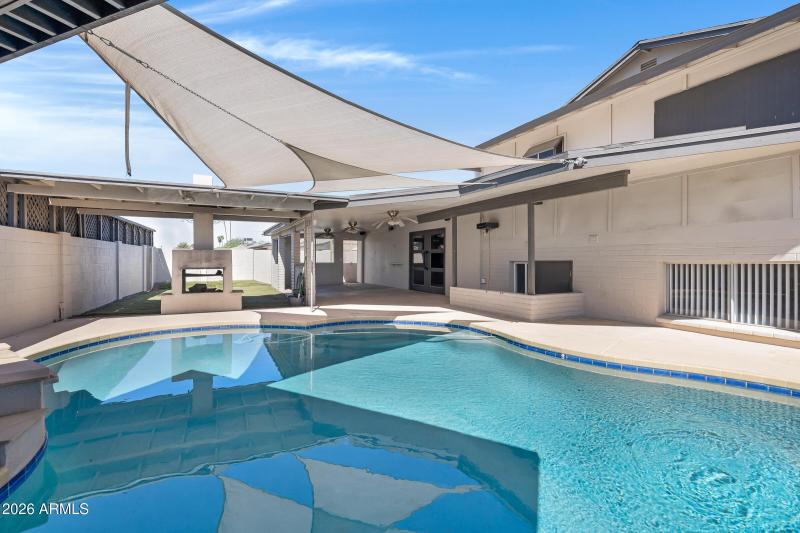 1627 E Fremont Dr-38