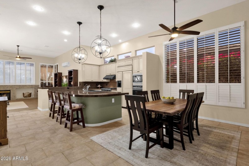 017_Casual Dining And Kitchen