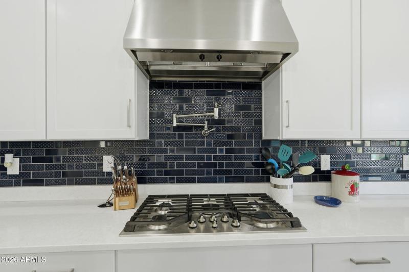 5 Burner Gas cooktop plus pot Filler