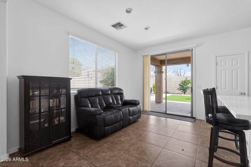 08_27327_N_54th_Ave_Phoenix_AZ_85083-Liv