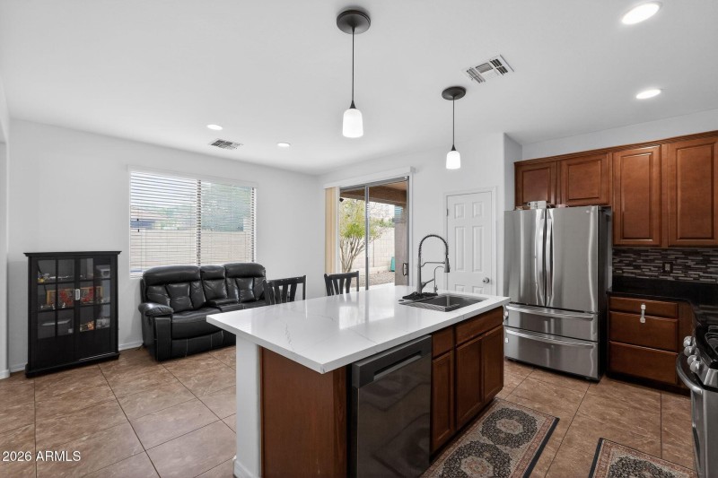 17_27327_N_54th_Ave_Phoenix_AZ_85083-Kit