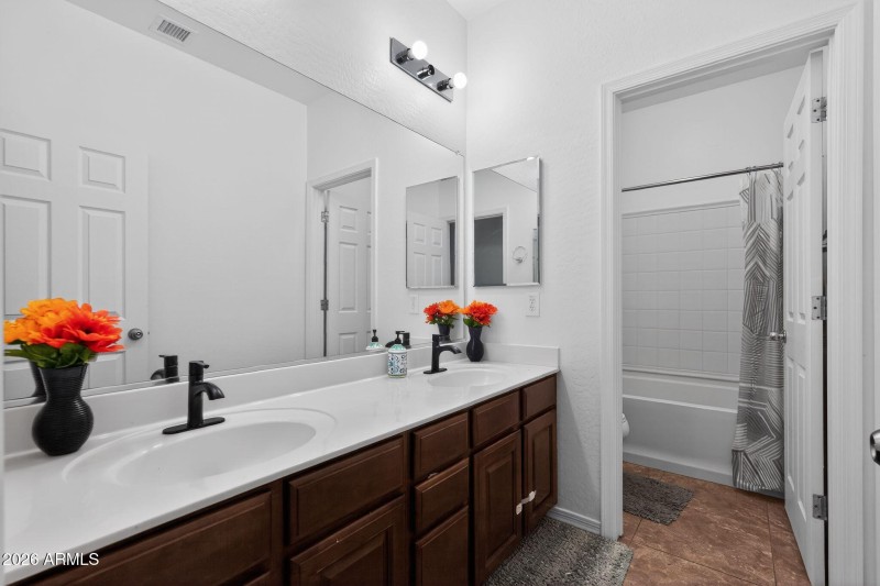 24_27327_N_54th_Ave_Phoenix_AZ_85083-Bat