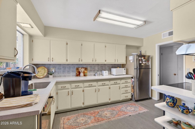 7-web-or-mls-04W Peoria Ave