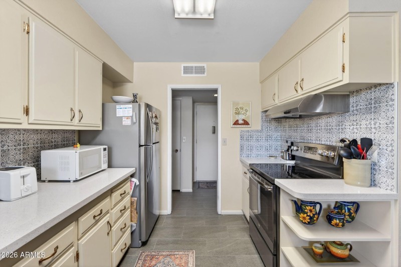 8-web-or-mls-07W Peoria Ave