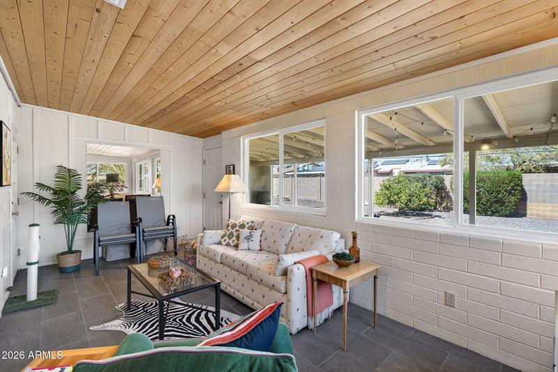 20-web-or-mls-19W Peoria Ave