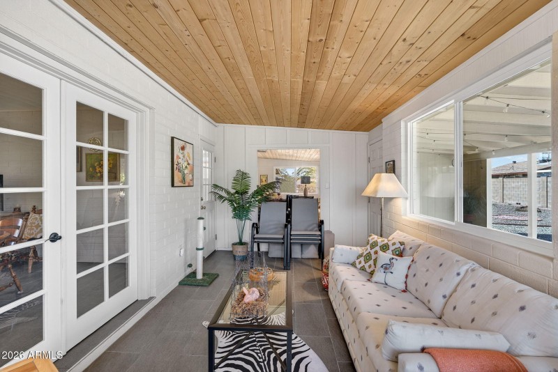 22-web-or-mls-20W Peoria Ave