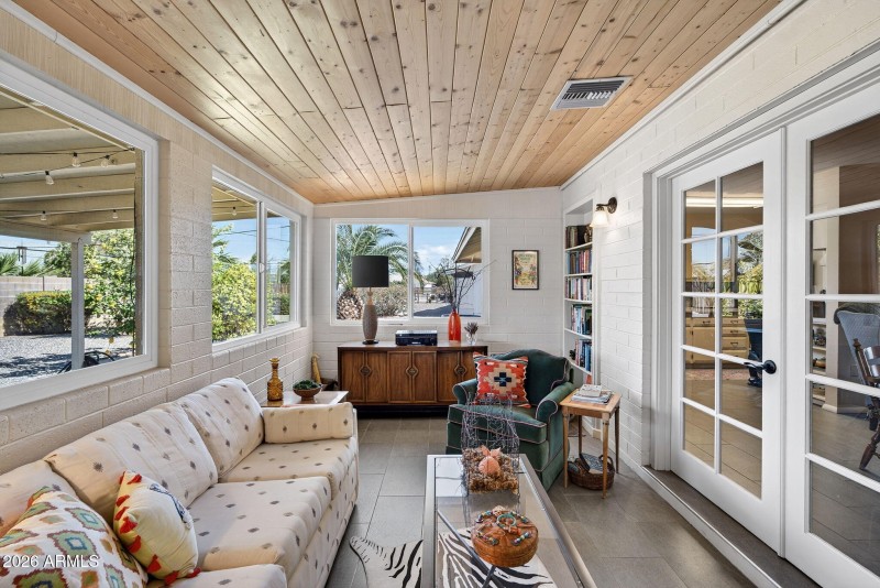 23-web-or-mls-21W Peoria Ave