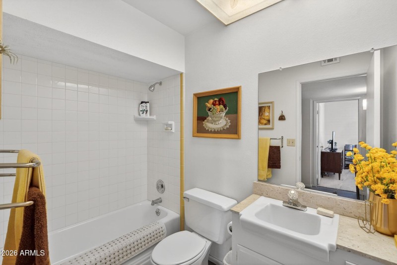 24-web-or-mls-12W Peoria Ave