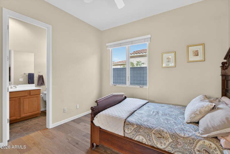 41-web-or-mls-44E Geronimo Rd