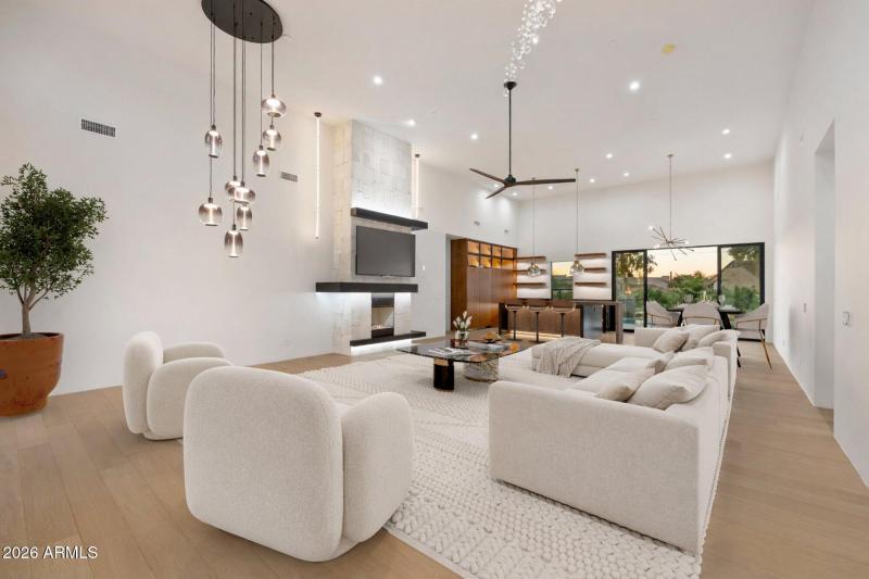 Virtually Staged.png 2