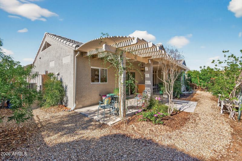 Private enclosed yard.