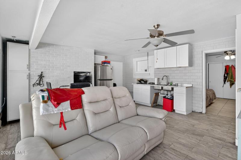 10-web-or-mls-33-W Flower St