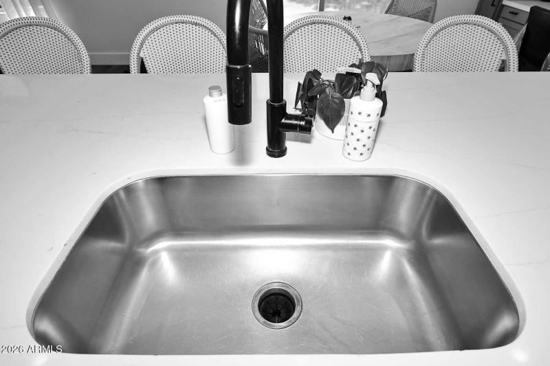 Kitchen-Farmer Sink