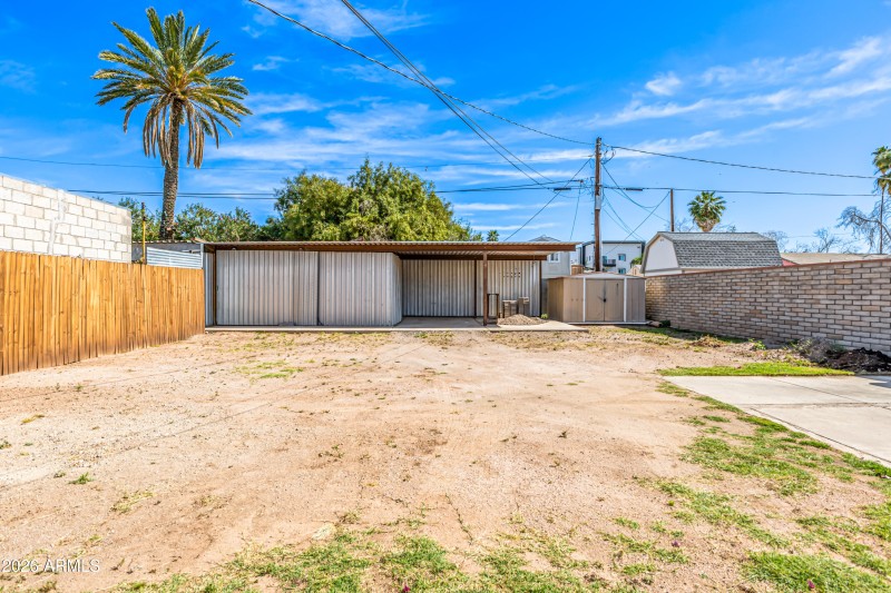 BIG YARD WAITING FOR YOUR CREATIVITY