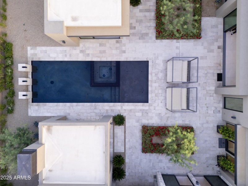 61-DJI_20250530190957_0436_D