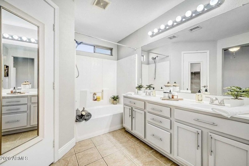 10848 W Louise Dr - Primary Bathroom