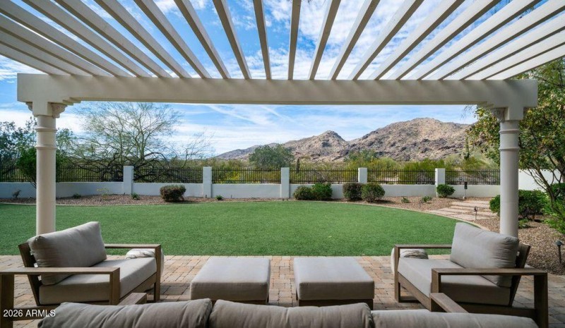 Family Room Patio Mountain Views
