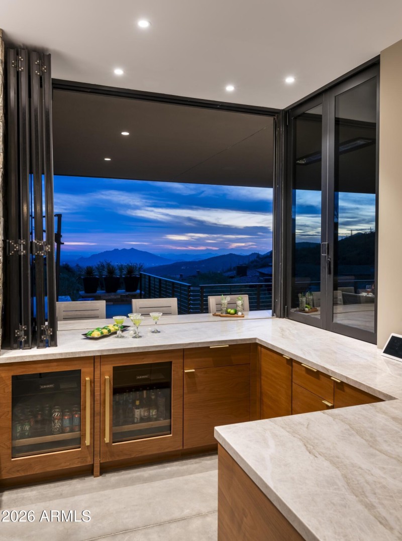 Full Service Wet Bar