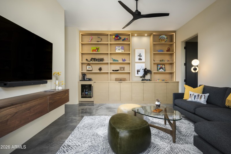 Guest Lounge and Bar