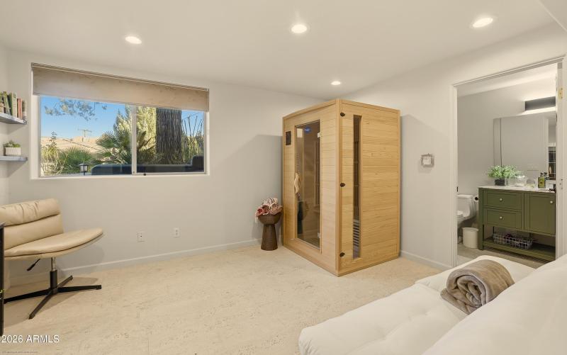 Lower level 4th bedroom ensuite