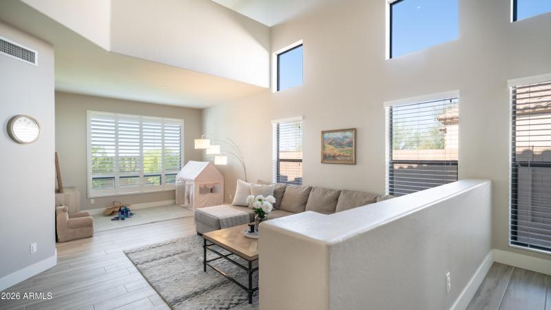 High Ceilings and Great Natural Light