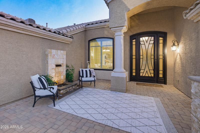 HUGE COURTYARD W/PAVERS