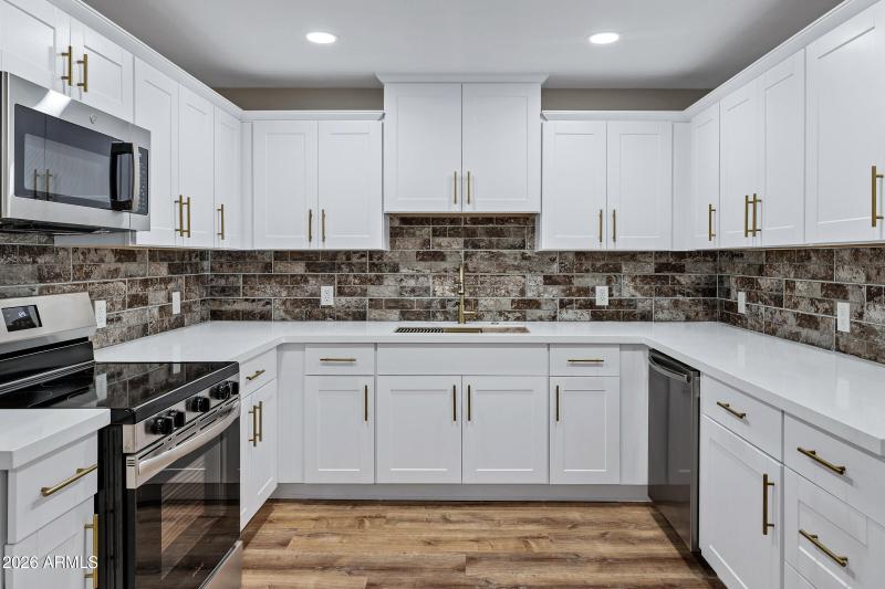 554 W Lincoln Ave-12