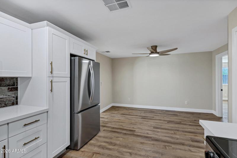 554 W Lincoln Ave-15