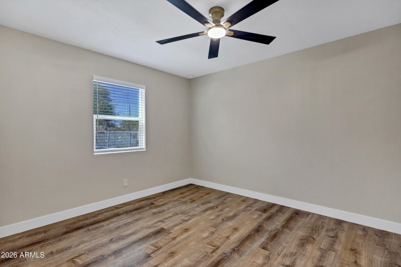 554 W Lincoln Ave-17