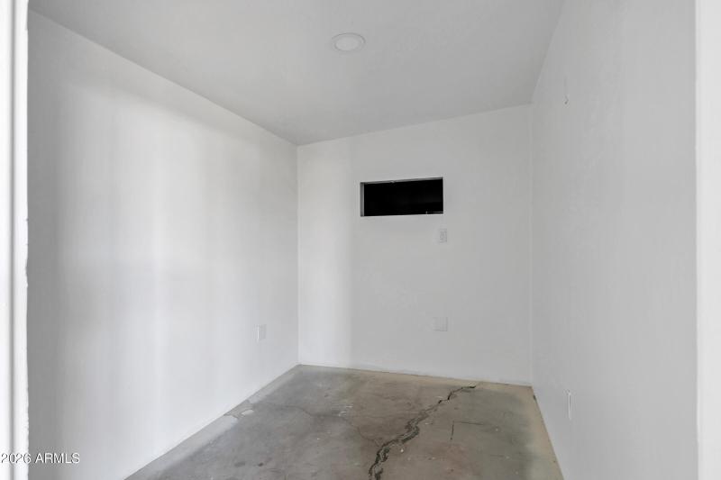 554 W Lincoln Ave-29