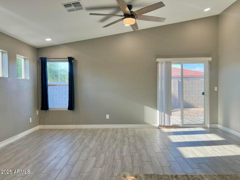 20250914060054211873000000-o