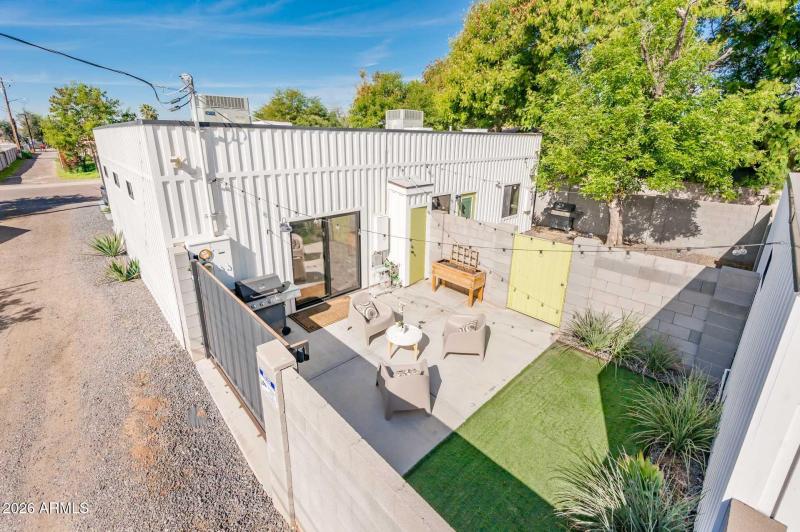 4515 Units A & B Yards