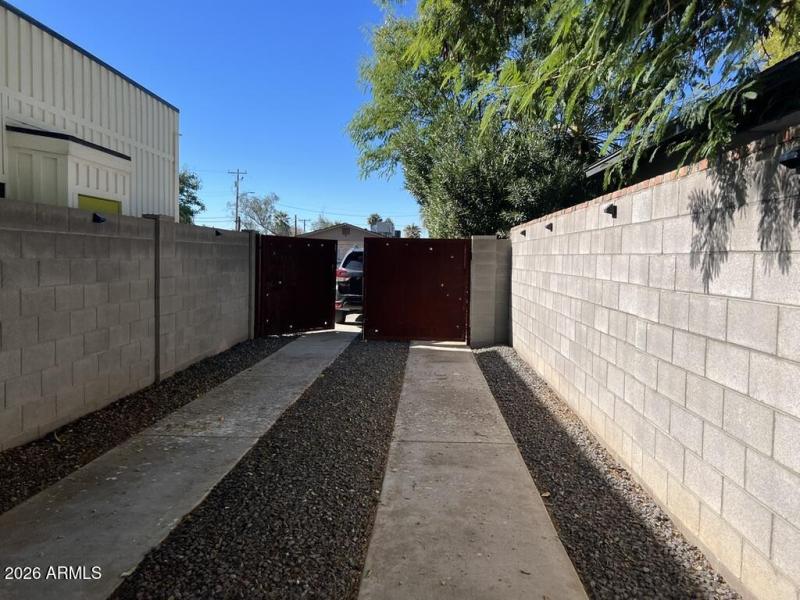 4513 C - Gated Driveway 2 of 4 Spaces