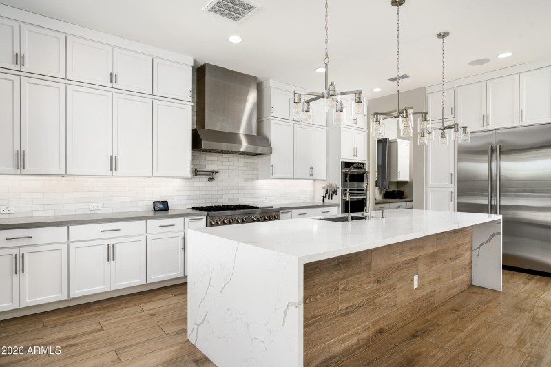 Chef's Kitchen with Large Island