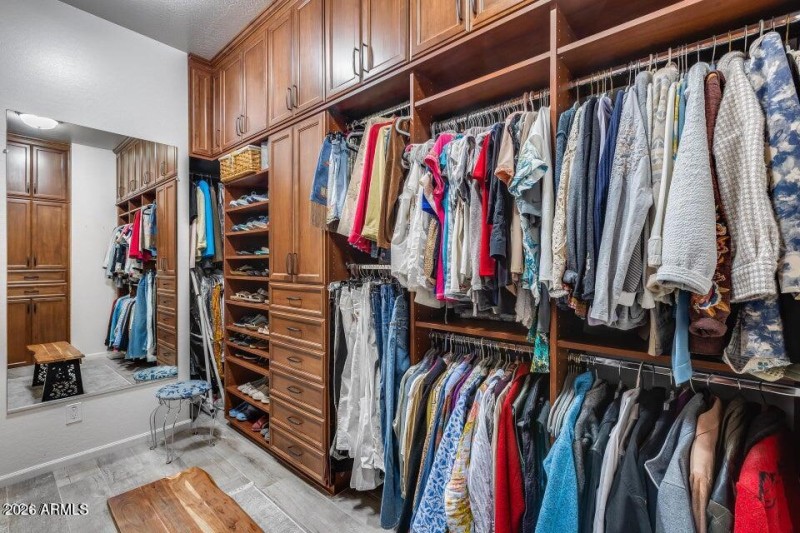 20251221160455343353000000-o