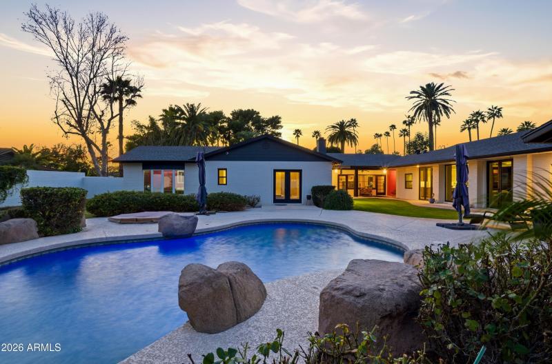 2939 n manor dr w-68