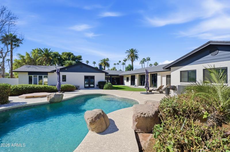 2939 n manor dr w-57