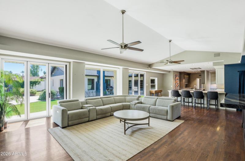 2939 n manor dr w-17