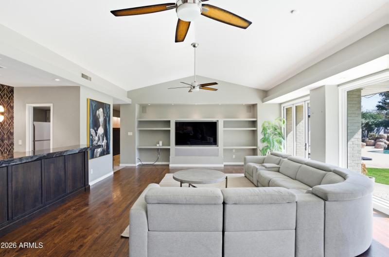 2939 n manor dr w-16