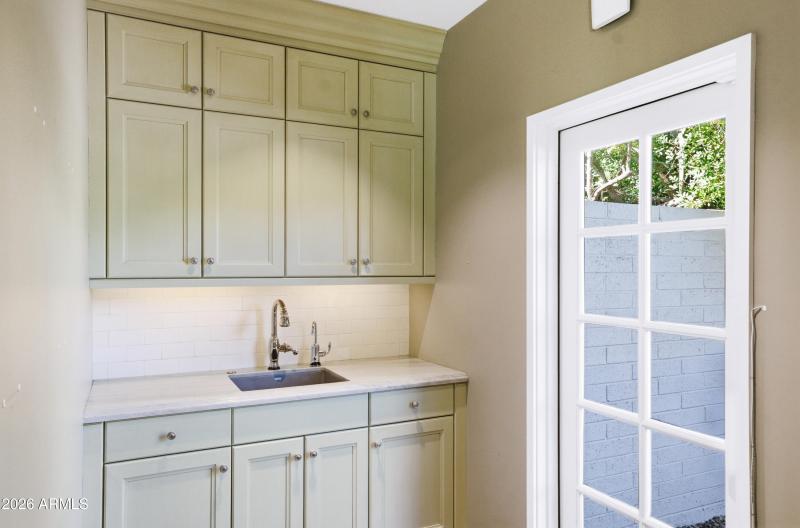 2939 n manor dr w-13