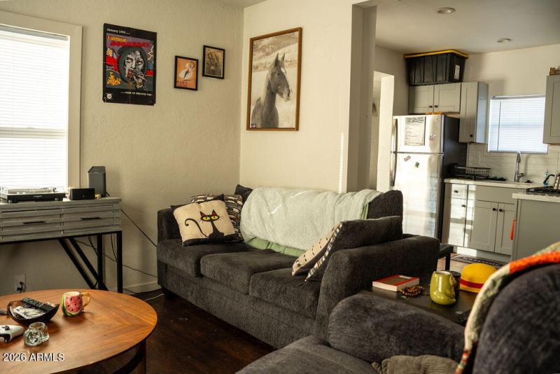 2bd 1 ba living room