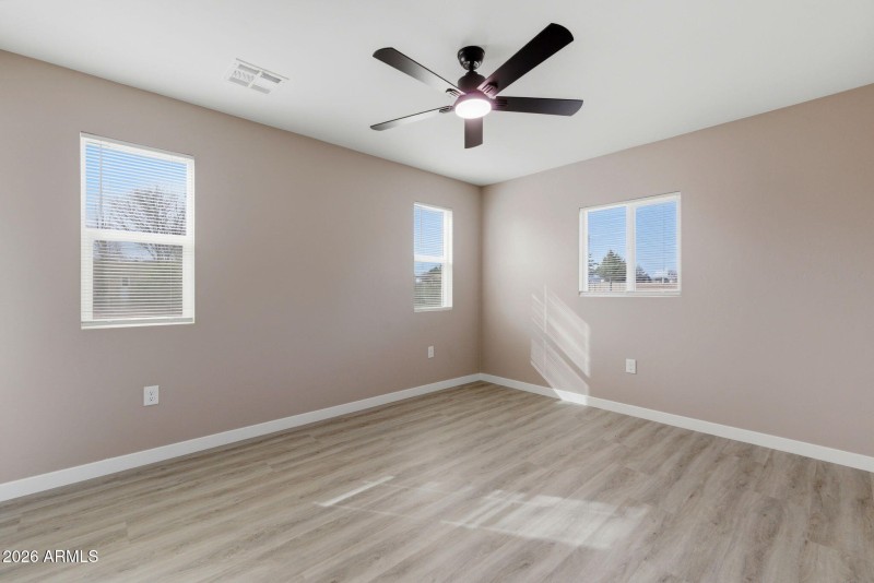 10-Primary Bedroom (2)