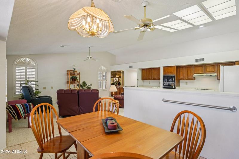 13-web-or-mls-W Springdale Dr-S2302-013