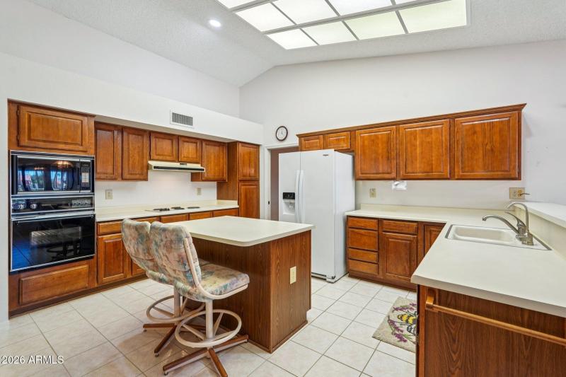 18-web-or-mls-W Springdale Dr-S2302-018