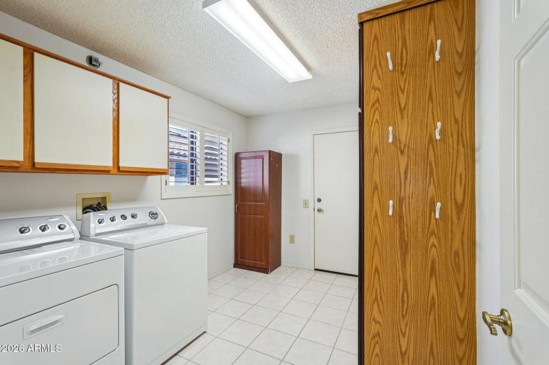 39-web-or-mls-W Springdale Dr-S2302-039