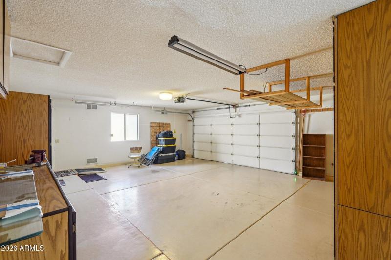 48-web-or-mls-W Springdale Dr-S2302-048