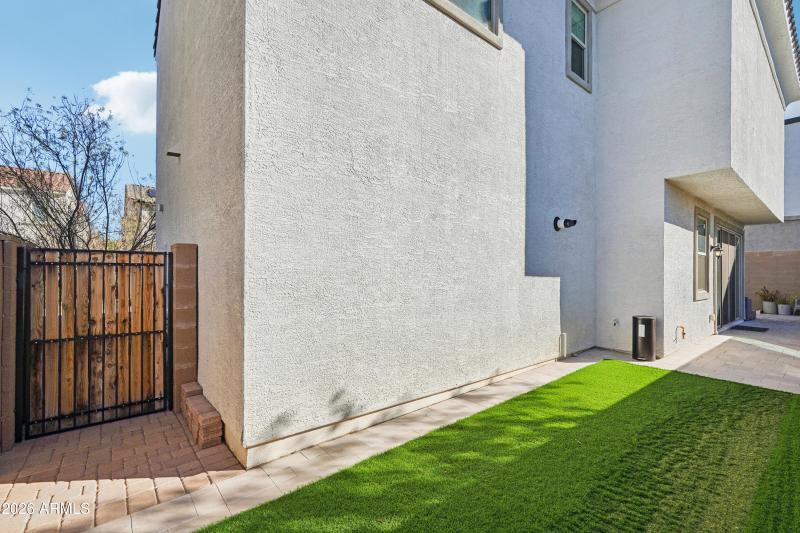 39-print-N 10th St-S2302-043