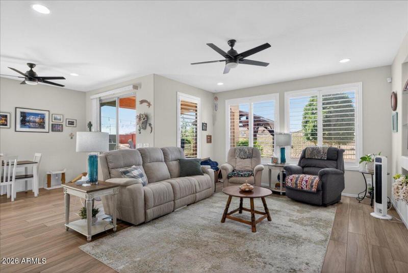 11-25466 N 163rd Dr_RedHogMedia